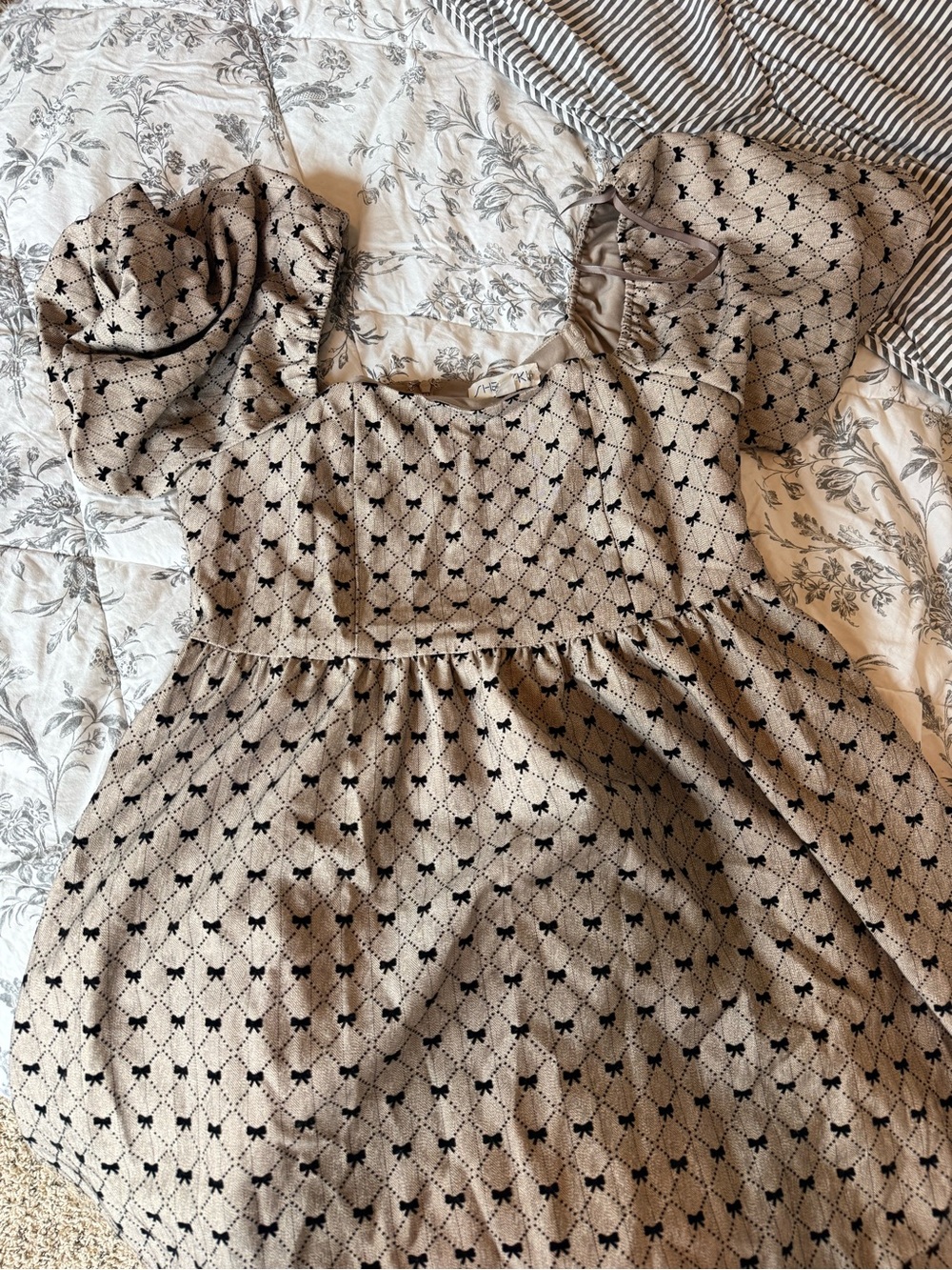 She + Sky Beige Dress with Black Bow Print